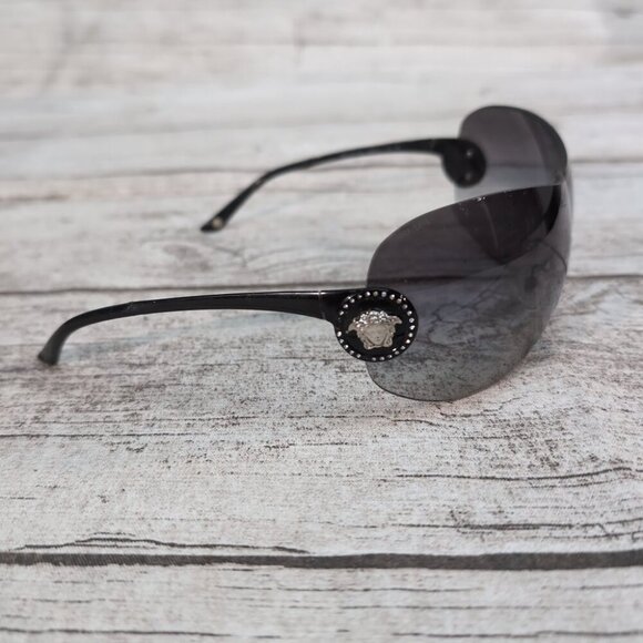 Versace MOD. 2113-B Black Shield Sunglasses 1009/11 – Women’s Oversized - Picture 3 of 14